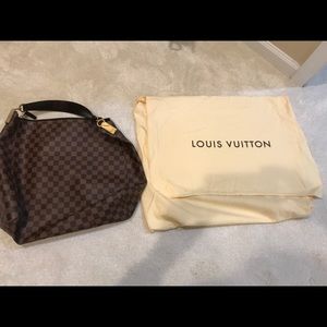 Louis Vuitton handbag- 💯 Authentic -3127$ wiz tax